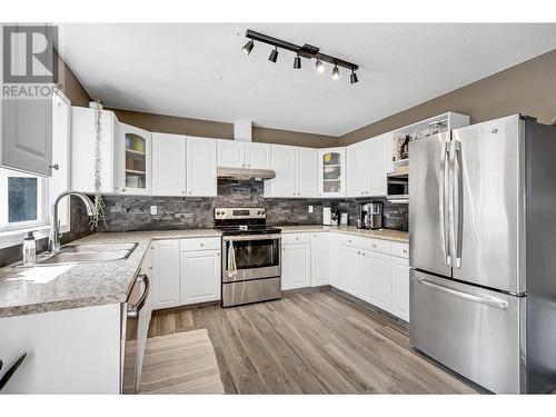 5375 Woodoak Crescent, Prince George, BC - Indoor Photo Showing Kitchen