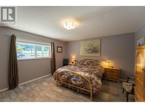 5504 Kennedy Road, 100 Mile House, BC - Indoor Photo Showing Bedroom