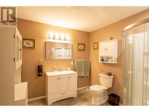 5504 Kennedy Road, 100 Mile House, BC - Indoor Photo Showing Bathroom