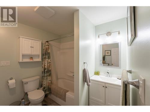 5504 Kennedy Road, 100 Mile House, BC - Indoor Photo Showing Bathroom