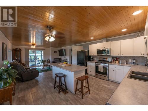 5504 Kennedy Road, 100 Mile House, BC - Indoor Photo Showing Kitchen With Double Sink