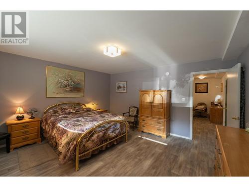 5504 Kennedy Road, 100 Mile House, BC - Indoor Photo Showing Bedroom