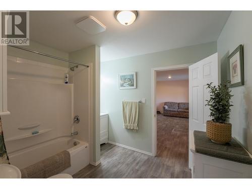 5504 Kennedy Road, 100 Mile House, BC - Indoor Photo Showing Bathroom