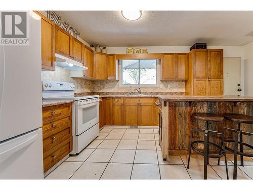 4307 15 Avenue, Vernon, BC - Indoor Photo Showing Kitchen