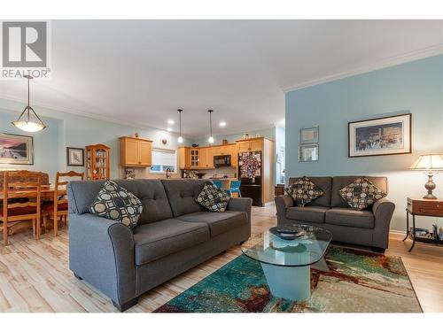331 Chardonnay Avenue, Oliver, BC - Indoor Photo Showing Living Room