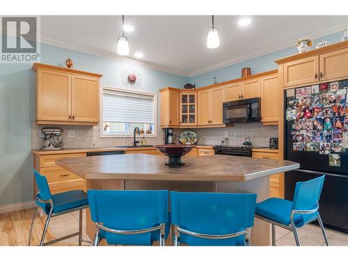 331 Chardonnay Avenue, Oliver, BC - Indoor Photo Showing Kitchen