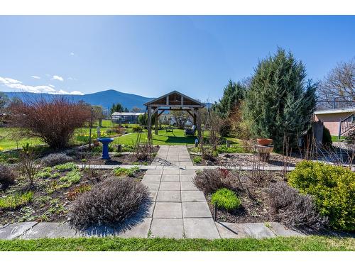 7600 17Th Street, Grand Forks, BC - Outdoor