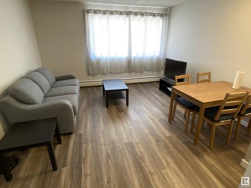 4943 Chalmers Av, Swan Hills, AB - Indoor Photo Showing Living Room