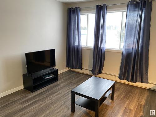 4943 Chalmers Av, Swan Hills, AB - Indoor Photo Showing Living Room