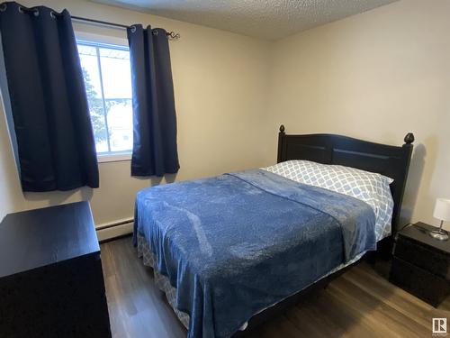 4943 Chalmers Av, Swan Hills, AB - Indoor Photo Showing Bedroom