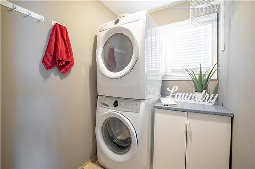 4391 Christopher Court, Beamsville, ON - Indoor Photo Showing Laundry Room