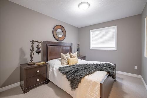 4391 Christopher Court, Beamsville, ON - Indoor Photo Showing Bedroom