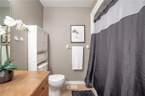 4391 Christopher Court, Beamsville, ON - Indoor Photo Showing Bathroom