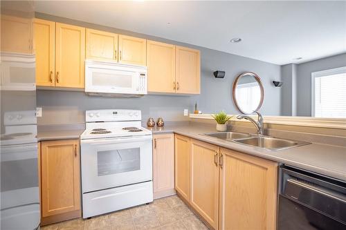 4391 Christopher Court, Beamsville, ON - Indoor Photo Showing Kitchen With Double Sink