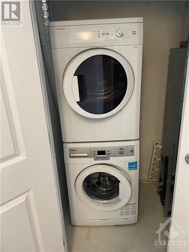 In-unit laundry - 242 Rideau Street Unit#1804, Ottawa, ON - Indoor Photo Showing Laundry Room