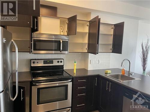 Kitchen - 242 Rideau Street Unit#1804, Ottawa, ON - Indoor Photo Showing Kitchen With Upgraded Kitchen