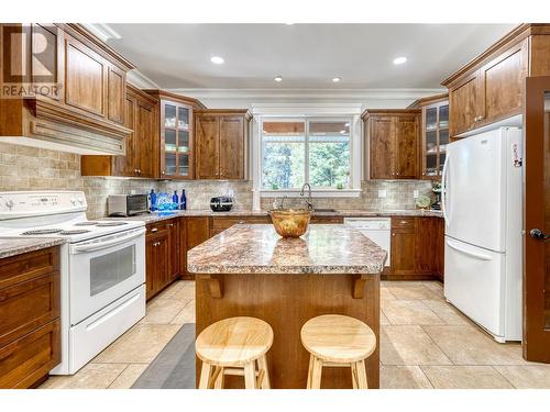 2331 Princeton Summerland Road, Princeton, BC - Indoor Photo Showing Kitchen