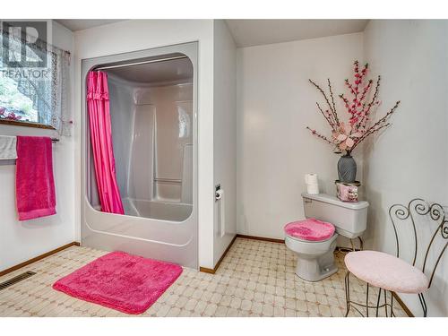 16601 Logie Road, Summerland, BC - Indoor Photo Showing Bathroom