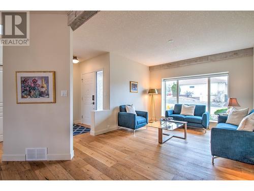 249 Country Estate Drive, Vernon, BC - Indoor Photo Showing Living Room