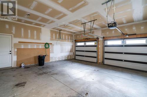 38 Olive Drive, Leamington, ON - Indoor Photo Showing Garage