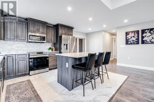 38 Olive Drive, Leamington, ON - Indoor Photo Showing Kitchen With Upgraded Kitchen
