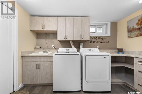 1213 Carleton Street, Moose Jaw, SK - Indoor Photo Showing Laundry Room