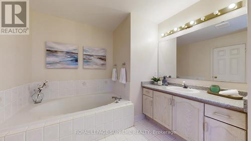5842 Dalebrook Cres, Mississauga, ON - Indoor Photo Showing Bathroom