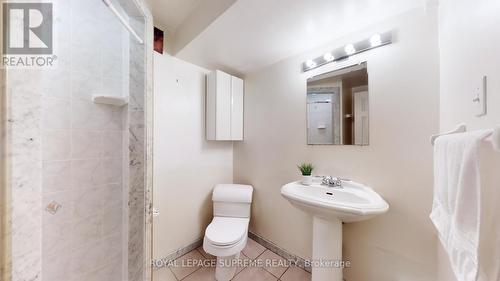 5842 Dalebrook Cres, Mississauga, ON - Indoor Photo Showing Bathroom