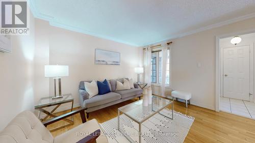 5842 Dalebrook Cres, Mississauga, ON - Indoor Photo Showing Living Room