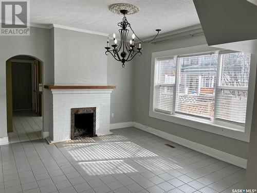 606 7Th Avenue N, Saskatoon, SK - Indoor With Fireplace