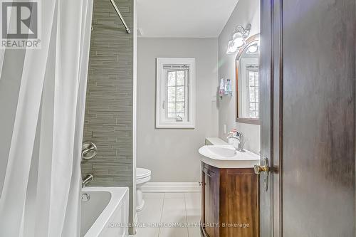 236 Ellis Ave, Toronto, ON - Indoor Photo Showing Bathroom