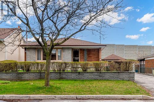 #Main -133 Downsview Ave, Toronto, ON - Outdoor With Deck Patio Veranda