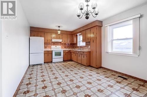#Main -133 Downsview Ave, Toronto, ON - Indoor Photo Showing Kitchen