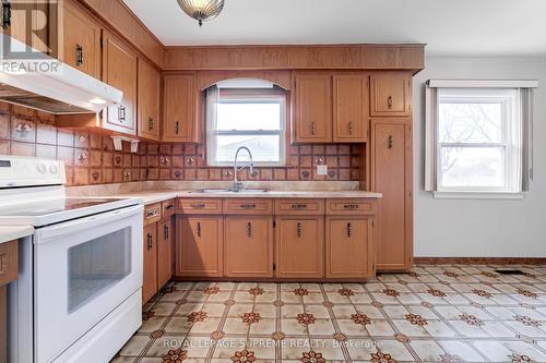 #Main -133 Downsview Ave, Toronto, ON - Indoor Photo Showing Kitchen
