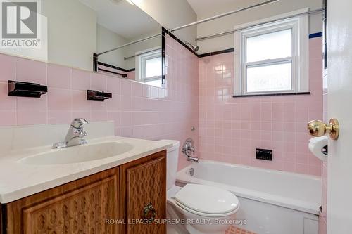 #Main -133 Downsview Ave, Toronto, ON - Indoor Photo Showing Bathroom
