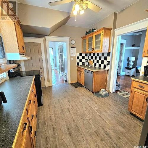 129 11Th Street E, Prince Albert, SK - Indoor Photo Showing Kitchen