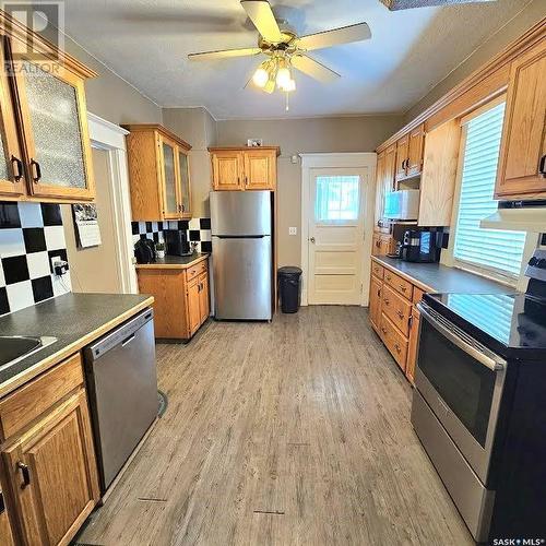 129 11Th Street E, Prince Albert, SK - Indoor Photo Showing Kitchen
