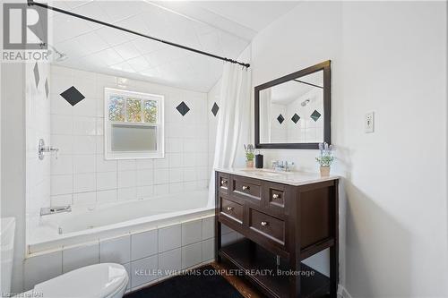 14 Brick St, Thorold, ON - Indoor Photo Showing Bathroom