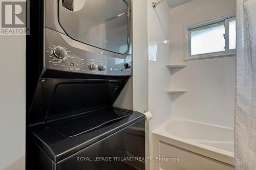 1752 Seeley Dr, London, ON - Indoor Photo Showing Laundry Room