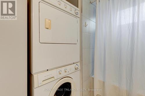 1752 Seeley Dr, London, ON - Indoor Photo Showing Laundry Room