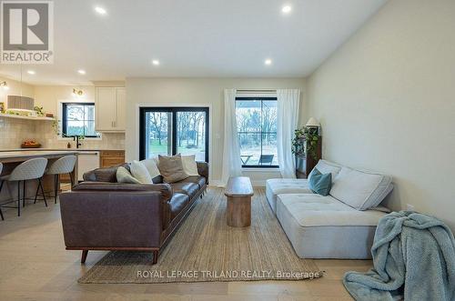 8908 Morris St, Dutton/Dunwich, ON - Indoor Photo Showing Dining Room