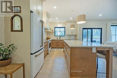 8908 Morris Street, Dutton/Dunwich, ON - Indoor Photo Showing Kitchen With Upgraded Kitchen
