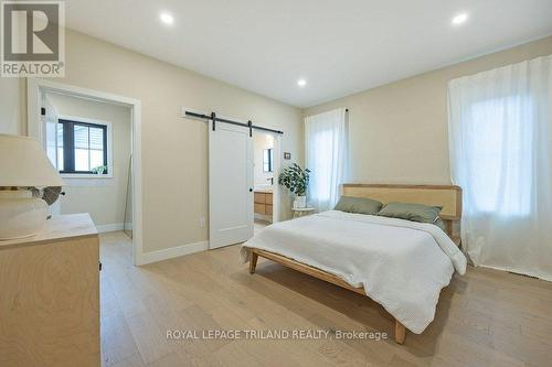 8908 Morris Street, Dutton/Dunwich, ON - Indoor Photo Showing Bedroom