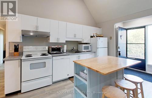 437 Oxbow Crescent E, Collingwood, ON - Indoor Photo Showing Kitchen