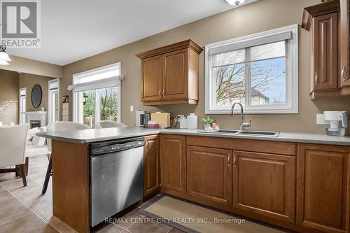 257 Meadowsweet Tr, London, ON - Indoor Photo Showing Kitchen With Double Sink