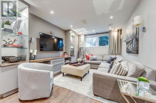 28 Orkney Cres, Toronto, ON - Indoor Photo Showing Living Room