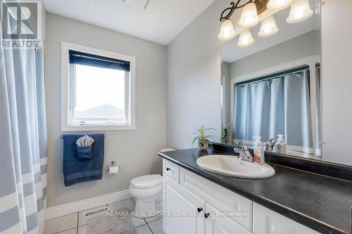 35 Edison Street, St. Marys, ON - Indoor Photo Showing Bathroom