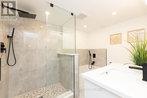 734 Richmond St W, Toronto, ON - Indoor Photo Showing Bathroom