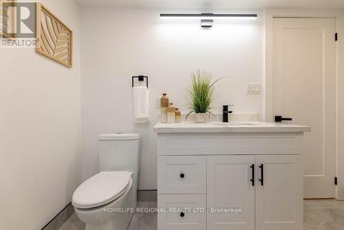 734 Richmond St W, Toronto, ON - Indoor Photo Showing Bathroom