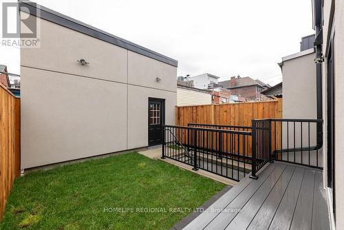 734 Richmond St W, Toronto, ON - Outdoor With Exterior